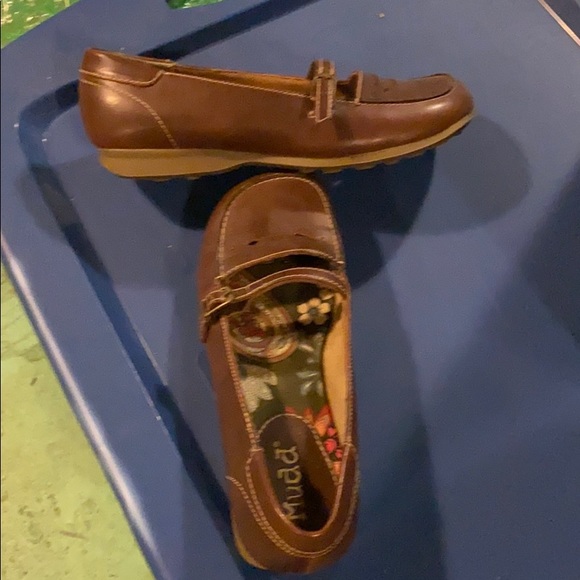 Mudd Brown Mary Jane Loafers. - Picture 2 of 4